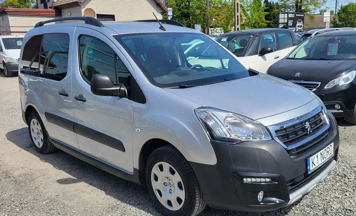 samochody osobowe Peugeot Partner cena 59900 przebieg: 51819, rok produkcji 2016 z Dukla